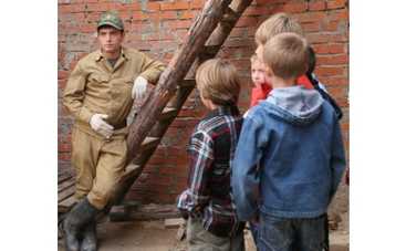 "Стройбатя" поставил актеров к стенке