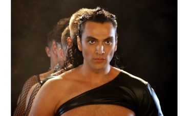 Андреас защищает животных с помощью эротики