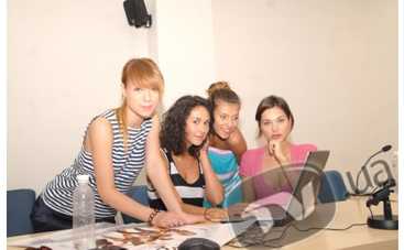 REAL O впервые разделись для глянца ФОТО