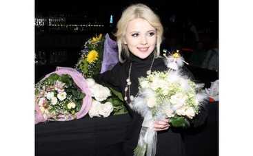 Мика Ньютон покинула Украину