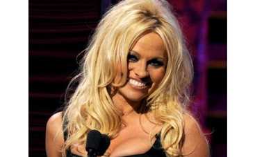 Памела Андерсон обнажилась ФОТО