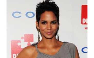 Хэлли Берри лишила дочку няни