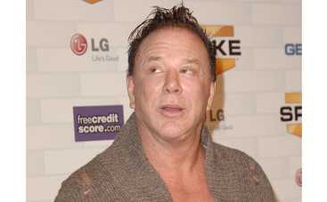 58-летний Микки Рурк женится