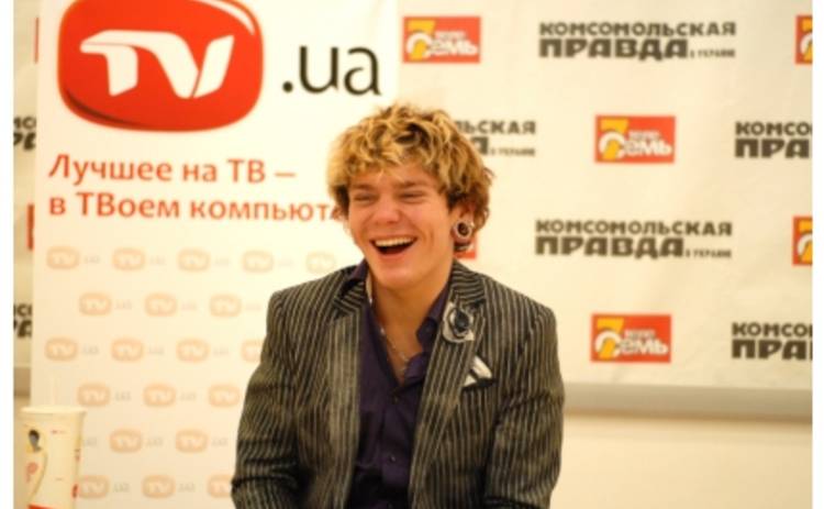 Александр Кривошапко споет для Зверева и Барских