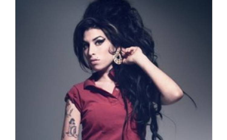 Эми Уайнхаус успела обручиться