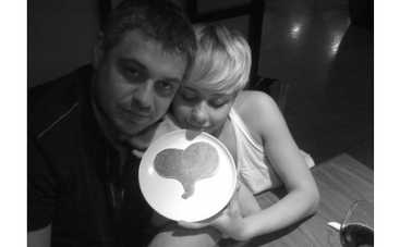 Тина Кароль на сцену выходит в фате