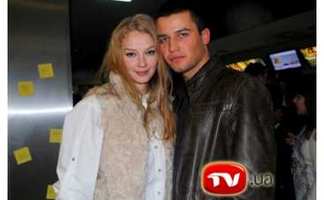 Свету Ходченкову использует новый парень