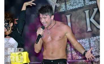 Сергей Лазарев вывихнул палец