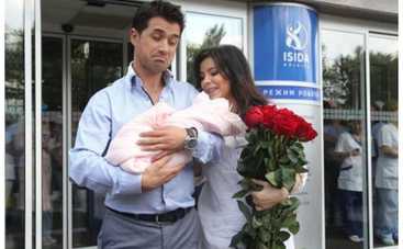 Ани Лорак относится к дочери, как уже к взрослой