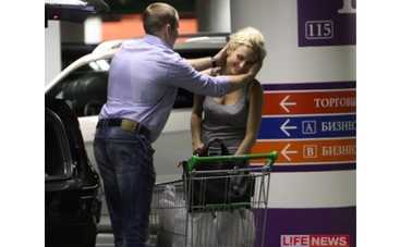 Ведущую Катю Гордон избили