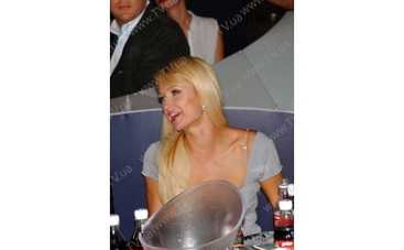 На Пэрис Хилтон напала девушка