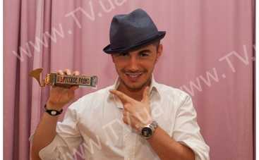 Тимур Родригез ради женщин записался на кружок вязания