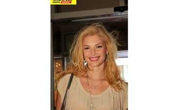 Экс-солистка группы «ВИА Гра» собирается замуж