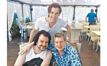 Филипп Киркоров одарил Баскова поцелуем