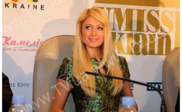 Андре Тан одел Пэрис Хилтон