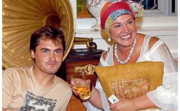 Родственники Бабкиной ополчились против ее любимого