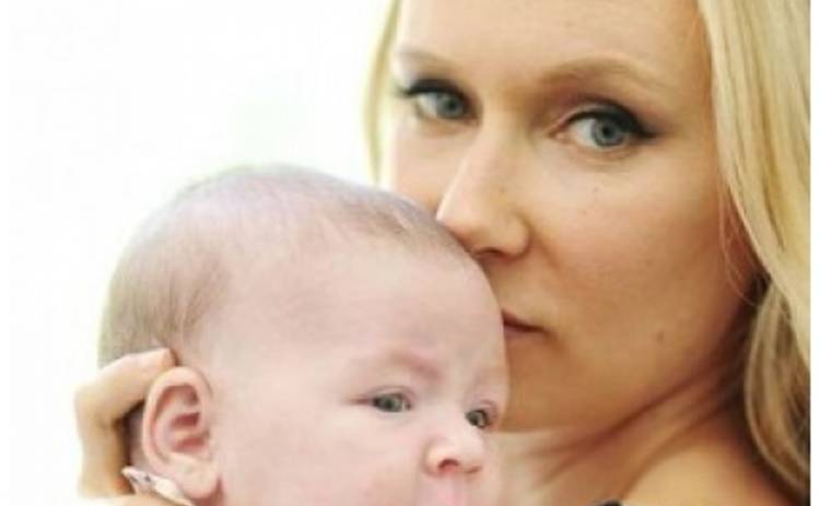 Актриса Кимберли Стюарт показала новорожденную дочь