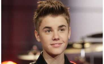 У Бибера – новая прическа и кошмарная восковая копия