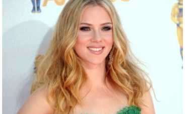 Скарлетт Йоханссон сменила цвет волос и рассказала о разводе