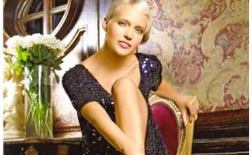 Папарацци засняли певицу Глюкозу с новорожденной дочкой