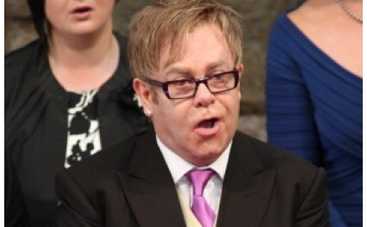 Элтон Джон едет в Москву: В райдере певца голубой вертолет