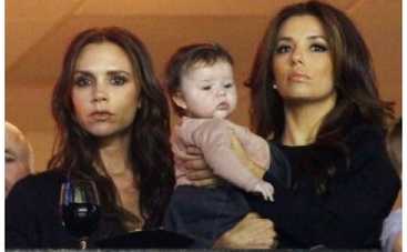 Ева Лонгория понянчилась с дочкой Виктории Бэкхем