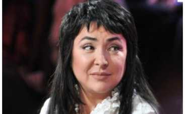 Лолита имитировала секс с другим мужчиной на глазах у мужа