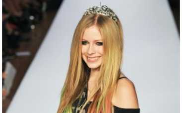 Аврил Лавин избили пятеро неизвестных