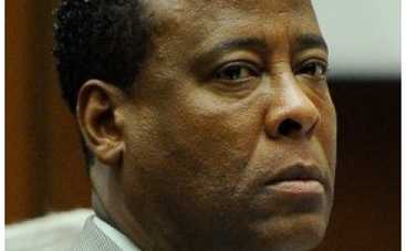 Врача Майкла Джексона признали виновным в смерти поп-идола