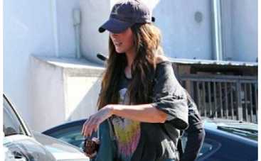 Меган Фокс в образе бомжа