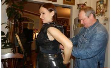 Костюмы для Эвелины Бледанс приходится перешивать...