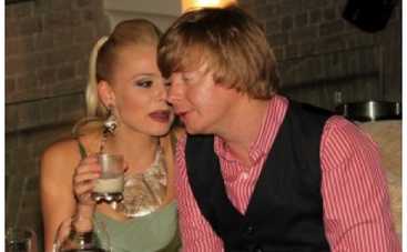 Рыжий Иванушка зажигает с Ксюшей из Блестящих