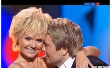 Николай Басков  обнимается с Валерией