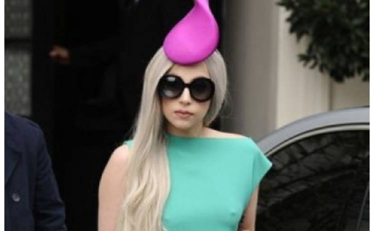 Lady Gaga одела на голову сперматозоид