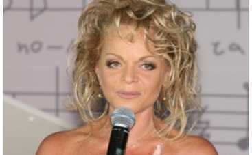 Маг рассказал правду о таинственном отце внучки Ларисы Долиной