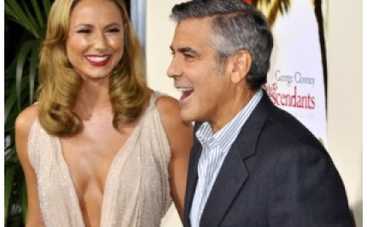 Подружка Джорджа Клуни порадовала своим декольте