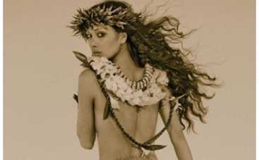 Николь Шерзингер разделась для фотокниги