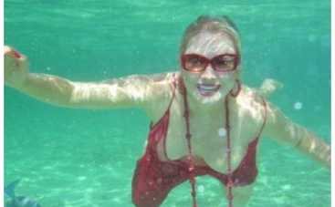 Лена Ленина снялась обнаженной под водой