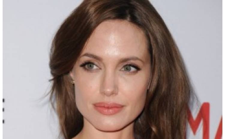 Анджелина Джоли мечтает стать режиссером похорон
