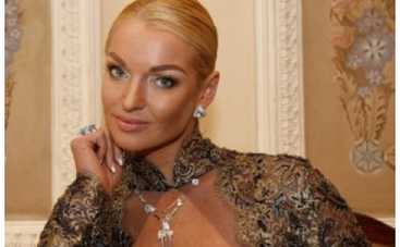 Анастасия Волочкова впечатлила своим декольте