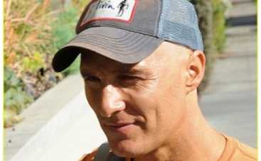 Мэтью Макконахи побрился налысо