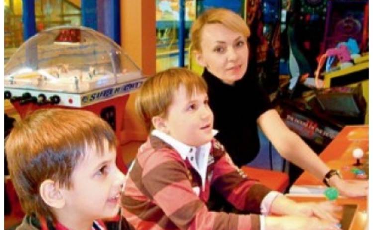 Яна Рудковская хочет родить Плющенко близнецов