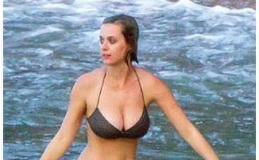 Кэти Перри отдыхает на пляже