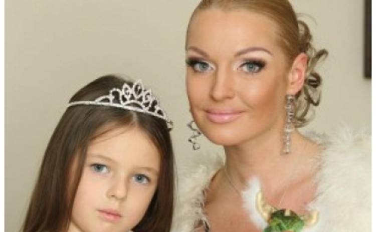 Анастасия Волочкова показала откровенный снимок 6-летней дочери