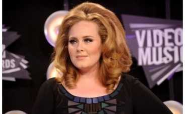 Адель поставила новый рекорд в британском хит-параде