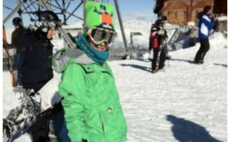 Собчак разгуливает по крутому лыжному курорту в смешном костюме