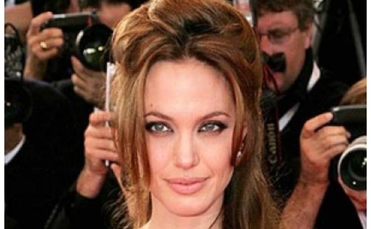 Анджелина Джоли на третьем месяце беременности?