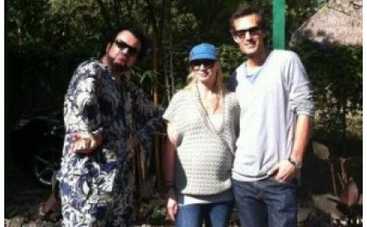 Кристина Орбакайте показала округлившийся животик