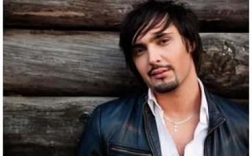 Виталий Козловский забавляется с Ириной Билык