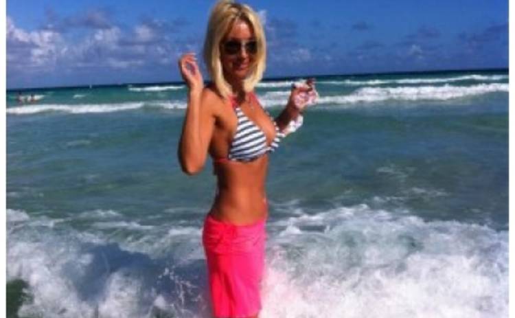 Лера Кудрявцева выложила в блог свой пляжный снимок